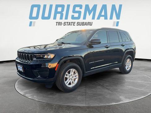 Used 2024 Jeep Grand Cherokee Laredo image 2