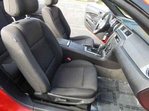 Used 2013 Ford Mustang Convertible image 28