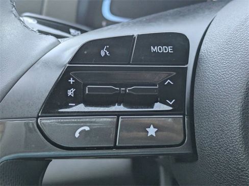 Used 2025 Hyundai Elantra Sport image 6