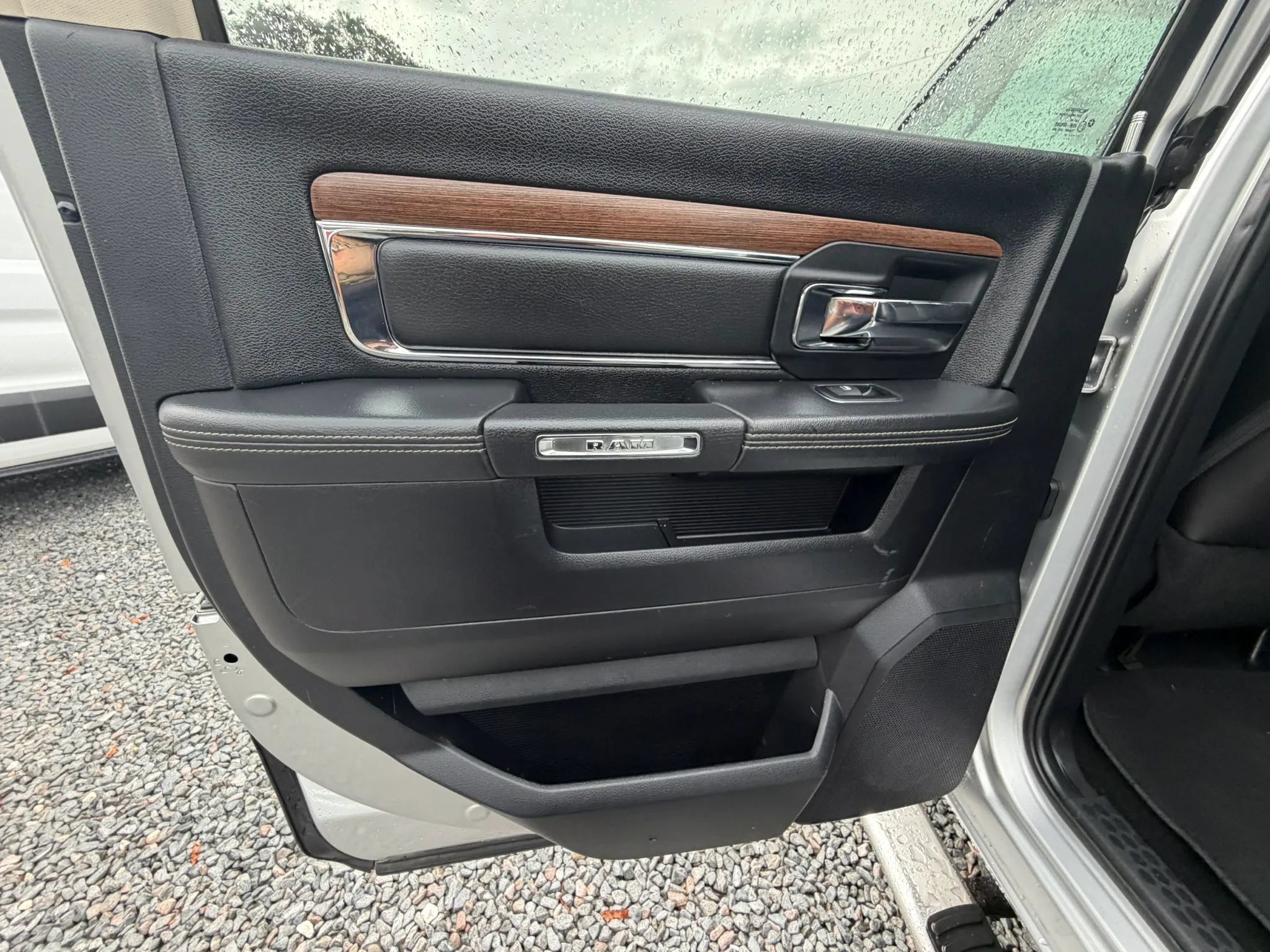Used 2015 RAM 2500 Laramie AWD/4WD image 36