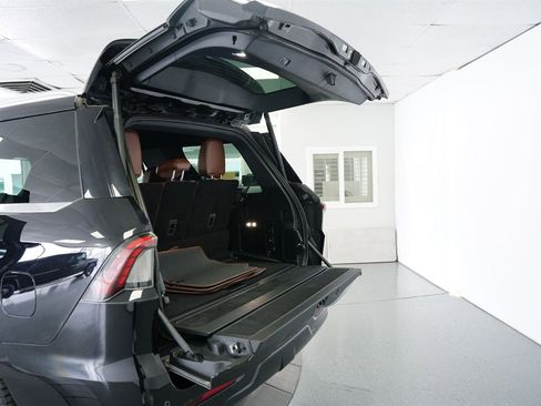 Used 2025 Lincoln Navigator Reserve image 27