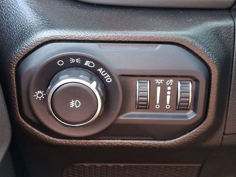 Used 2022 Jeep Wrangler Unlimited Rubicon w/ LED Lighting Group AWD/4WD image 29