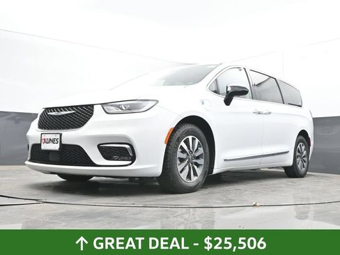 Used 2023 Chrysler Pacifica Limited FWD image 50