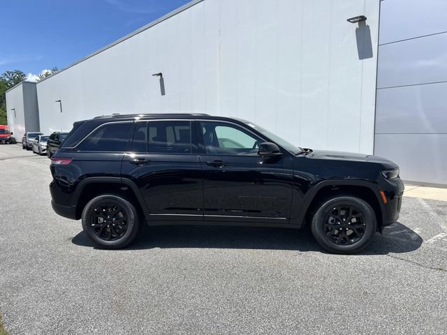 New 2026 Jeep Grand Cherokee Altitude AWD/4WD image 2