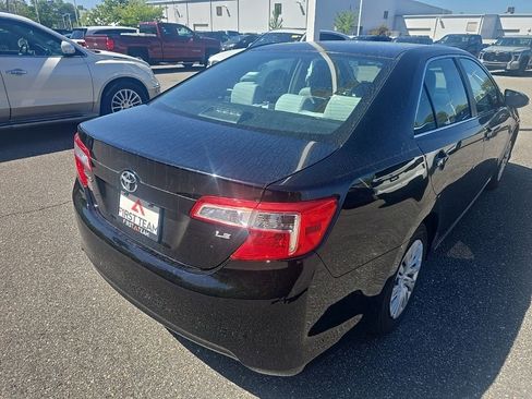 Used 2014 Toyota Camry LE image 5