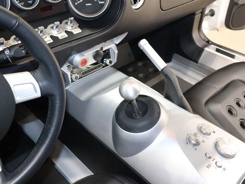 Used 2005 Ford GT image 24