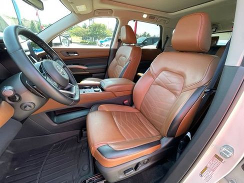 Used 2024 Nissan Pathfinder Platinum w/ Cargo Package AWD/4WD image 12