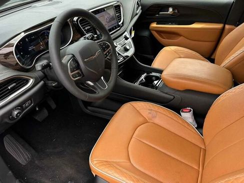 New 2023 Chrysler Pacifica Pinnacle image 10