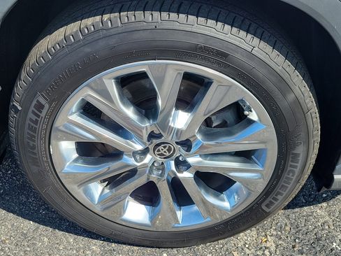 Certified 2020 Toyota Highlander Limited AWD/4WD image 8