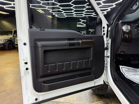 Used 2015 Ford F350 Platinum w/ Platinum Package image 10