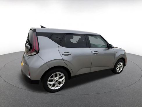 Used 2025 Kia Soul LX w/ LX Technology Package FWD image 15