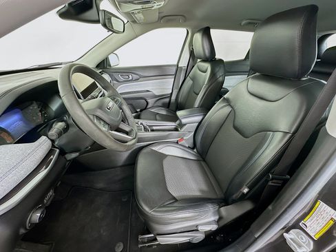 Used 2022 Jeep Compass Latitude image 13