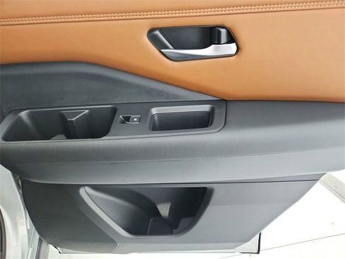 Used 2025 Nissan Pathfinder Platinum w/ Black Appearance Package image 53