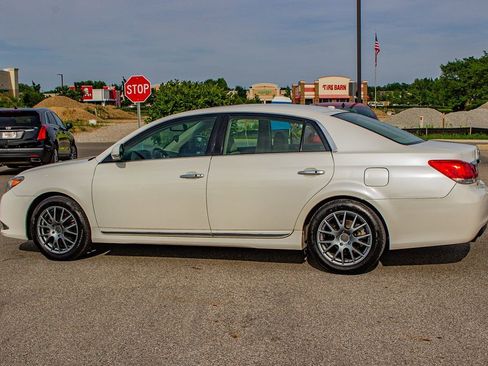 Used 2011 Toyota Avalon Limited FWD image 6