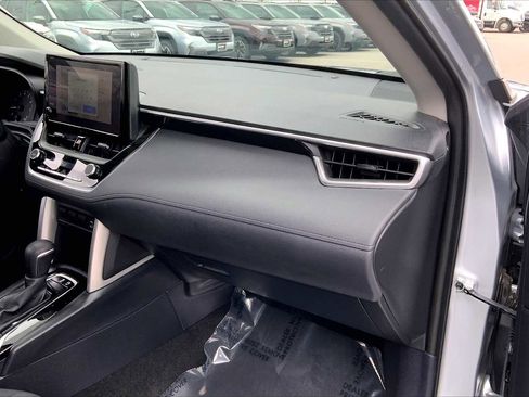 Used 2023 Toyota Corolla Cross LE w/ Moonroof Package AWD/4WD image 18