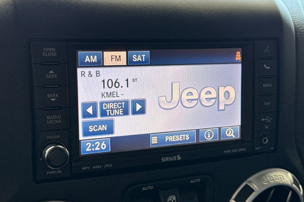 Used 2015 Jeep Wrangler Rubicon w/ Power Convenience Group AWD/4WD image 17