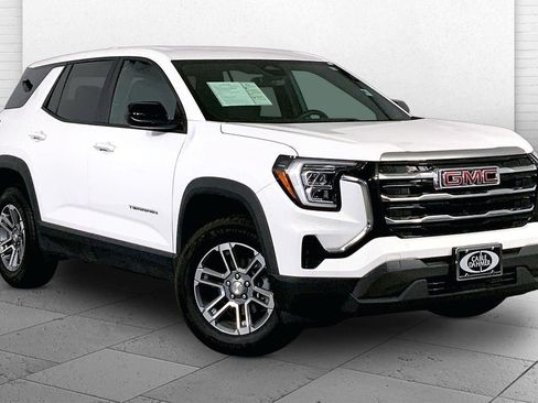 Used 2025 GMC Terrain Elevation FWD image 1