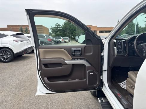 Used 2018 Chevrolet Silverado 1500 LTZ Z71 w/ LTZ Plus Package AWD/4WD image 15