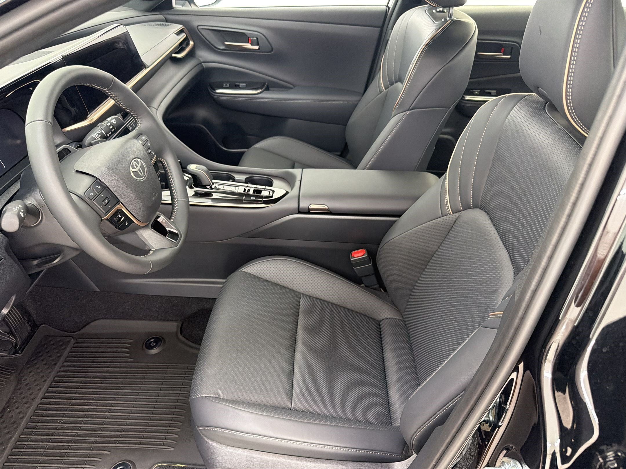Used 2026 Toyota Crown Signia w/ Advanced Technology Package AWD/4WD image 5