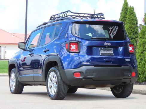 Used 2018 Jeep Renegade Latitude w/ UConnect 8.4 Nav Group FWD image 10