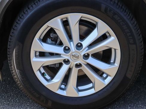 Used 2016 Nissan Rogue SV FWD image 13