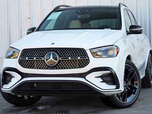 Used 2025 Mercedes-Benz GLE 580 4MATIC w/ Driver Assistance Package image 3