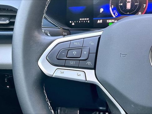 Certified 2023 Volkswagen Taos SE w/ Panoramic Sunroof Package image 24