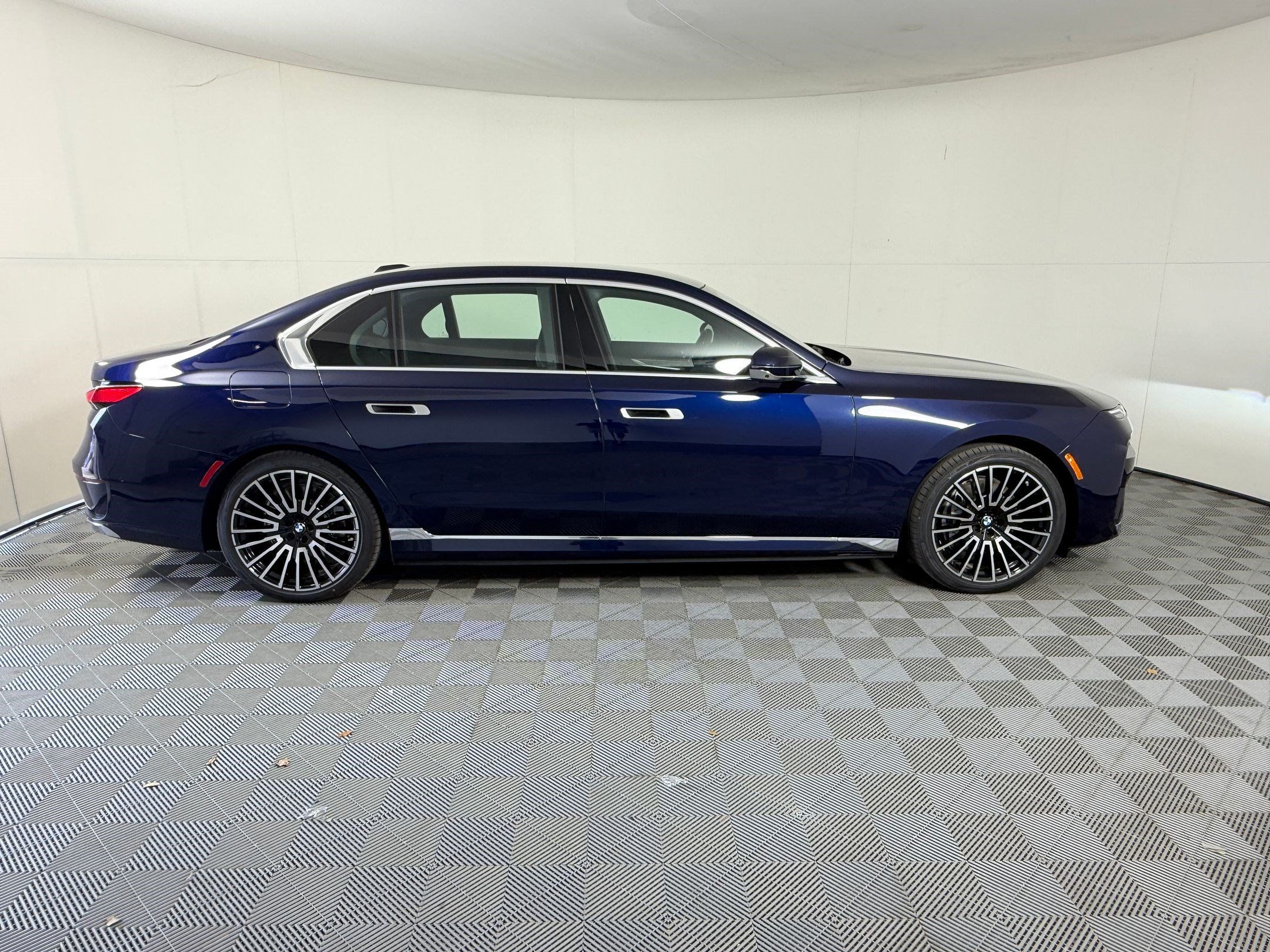 Used 2026 BMW i7 eDrive50 RWD image 8