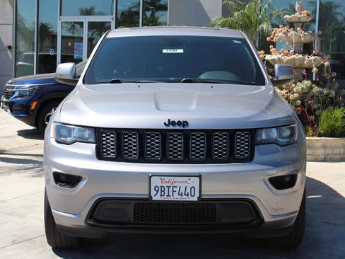 Used 2019 Jeep Grand Cherokee Altitude image 4