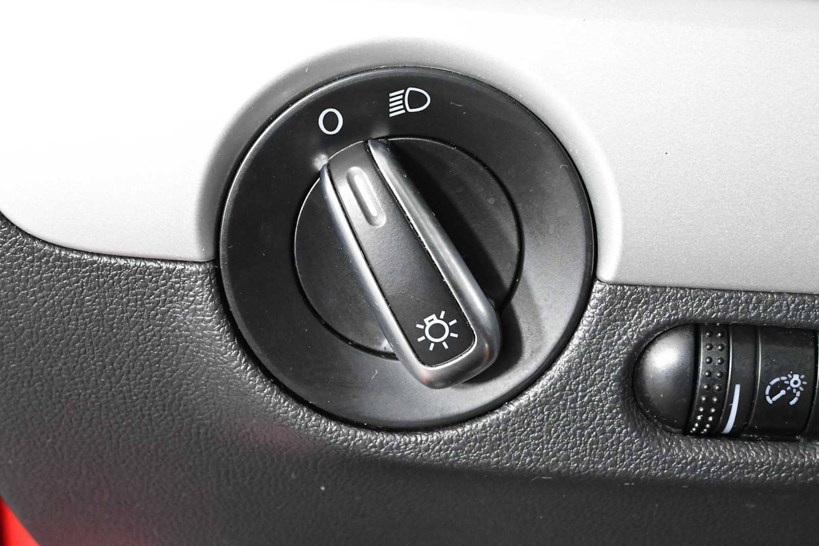 Used 2014 Volkswagen Jetta SE FWD image 18