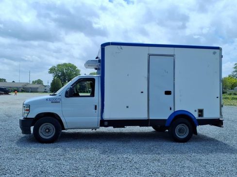 Used 2023 Ford E-350 and Econoline 350 Super Duty w/ Power Windows & Locks Group RWD image 13
