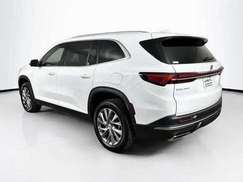 Used 2025 Buick Enclave Preferred FWD image 4