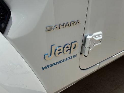 Used 2024 Jeep Wrangler Unlimited Sahara AWD/4WD image 7