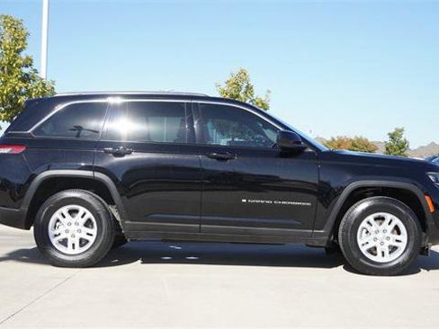 Certified 2023 Jeep Grand Cherokee Laredo w/ Luxury Tech Group I image 10