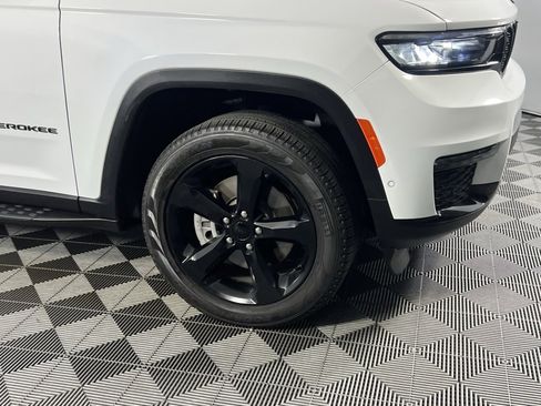 Used 2023 Jeep Grand Cherokee L Limited w/ Luxury Tech Group II image 7