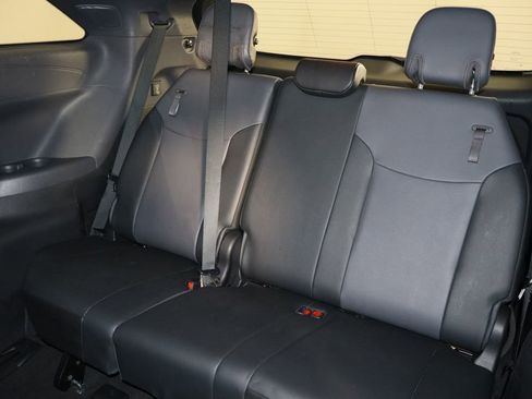 Used 2022 Toyota Sienna XSE image 17