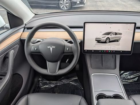 Used 2024 Tesla Model Y Long Range AWD/4WD image 17