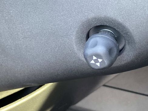 Certified 2024 Jeep Wagoneer Series II w/ Flexible Seating Group image 25