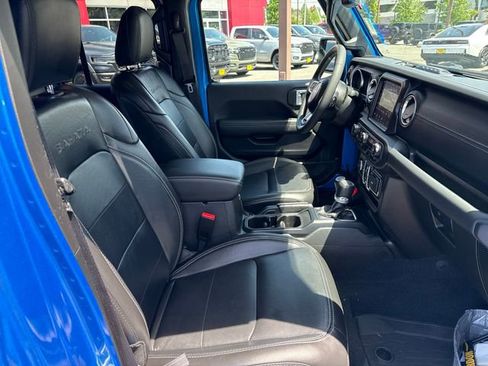 Used 2023 Jeep Wrangler Unlimited Sahara w/ Cold Weather Group AWD/4WD image 9