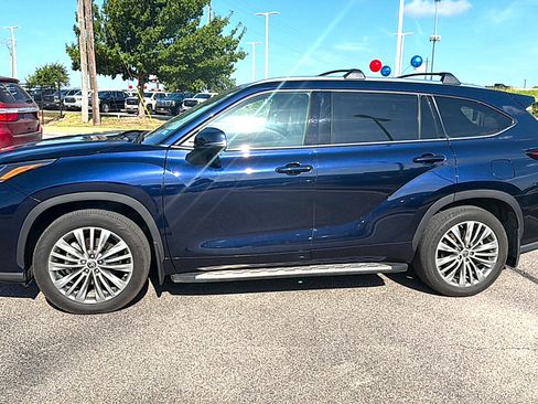 Used 2021 Toyota Highlander Platinum FWD image 5