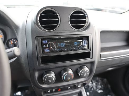 Used 2014 Jeep Patriot Latitude AWD/4WD image 21