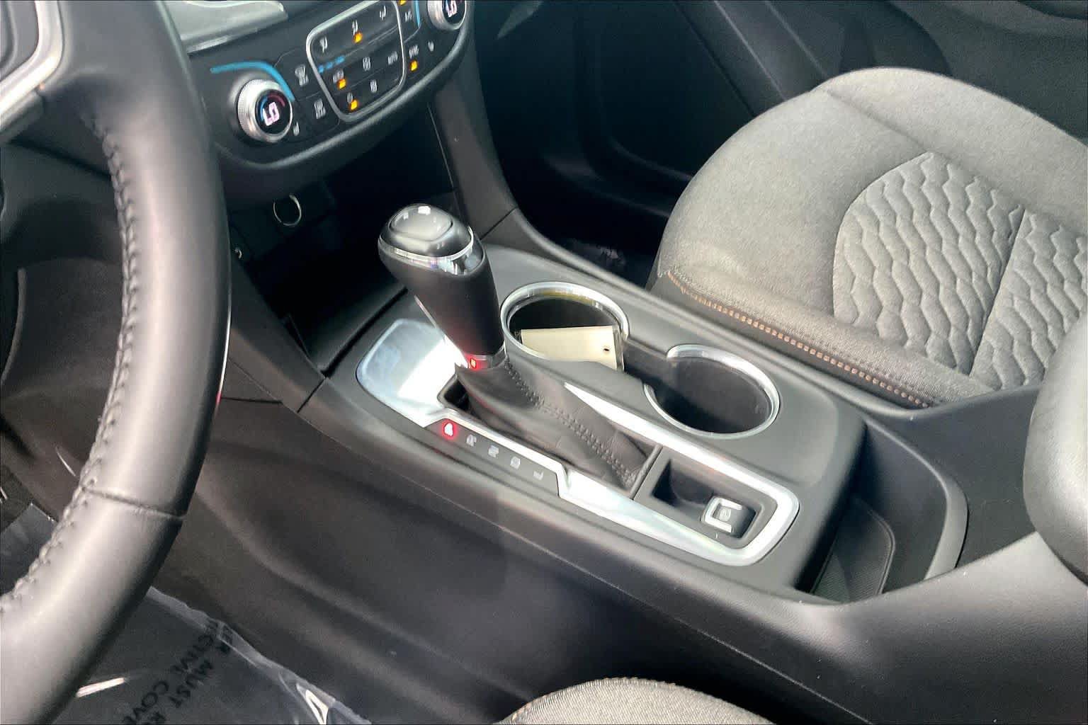 Used 2018 Chevrolet Equinox LT FWD image 17