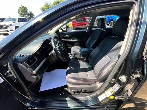 Used 2015 Toyota Camry SE FWD image 15