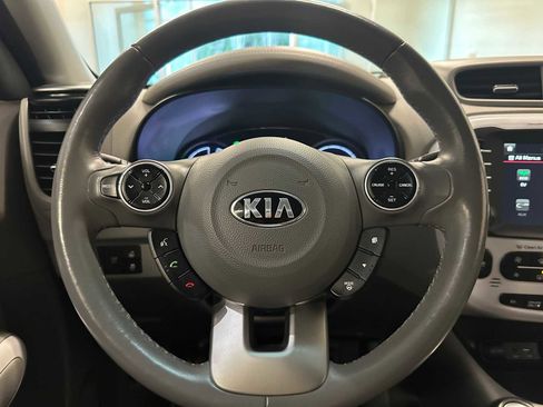 Used 2016 Kia Soul EV + image 11