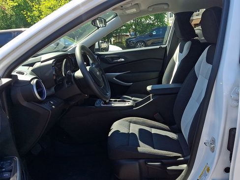Certified 2024 Chevrolet Trax LS w/ LS Convenience Package FWD image 13