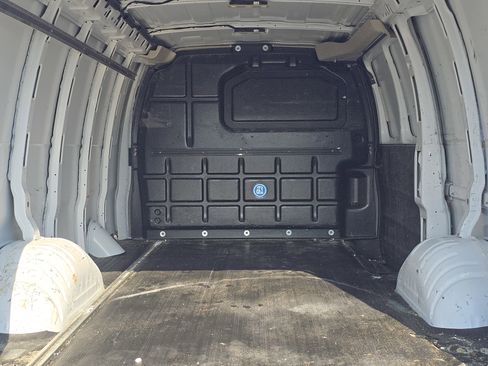 Used 2021 Chevrolet Express 2500 RWD 2500 135 w/ Driver Convenience Package image 8