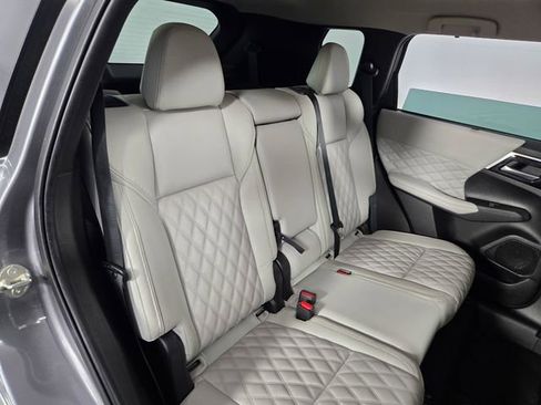 Used 2023 Mitsubishi Outlander SEL AWD/4WD image 16