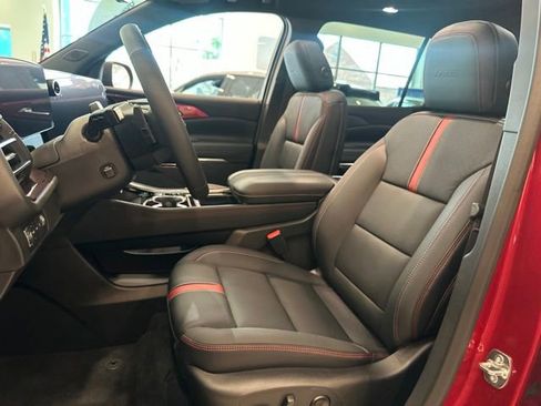 New 2026 Chevrolet Traverse RS w/ LPO, Floor Liner Package AWD/4WD image 9