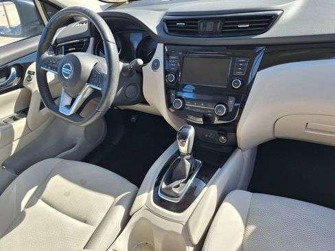 Used 2021 Nissan Rogue Sport SV image 4