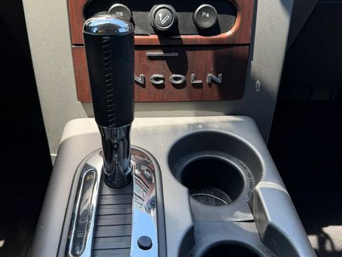 Used 2006 Lincoln Mark LT 2WD image 25